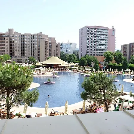 Апартамент In Royal Beach *
